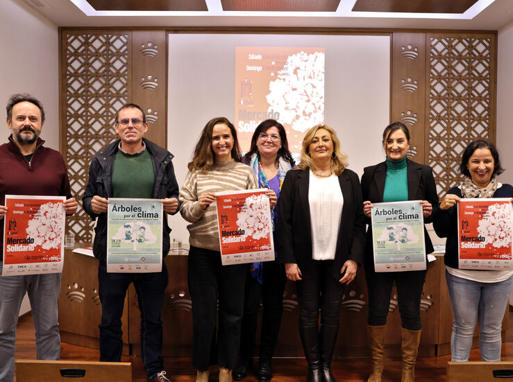 Trabajadores de Diputacin Badajoz organizan Mercado Solidario y rboles por el Clima