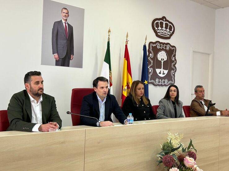 Abel Bautista realiza una visita institucional a Ribera del Fresno