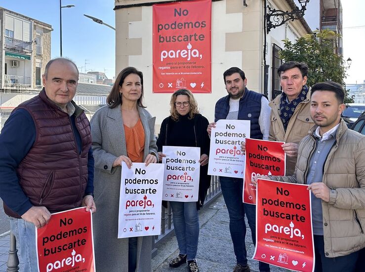 Ayuntamiento de Coria realiza campaa de impulso del pequeo comercio ante San Valentn