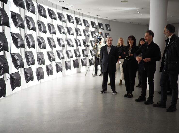 MEIAC acoge la exposicin Las lneas de la vida del artista argentino Pablo Reinoso