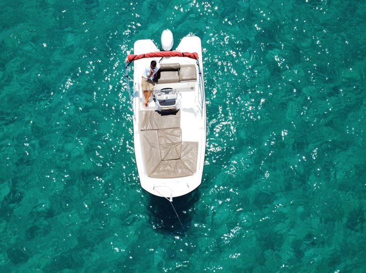 La mejor forma de navegar en Ibiza alquiler de barcos sin licencia