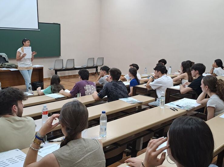 Ms de 5500 estudiantes inician este martes la PAU en 10 localidades extremeas