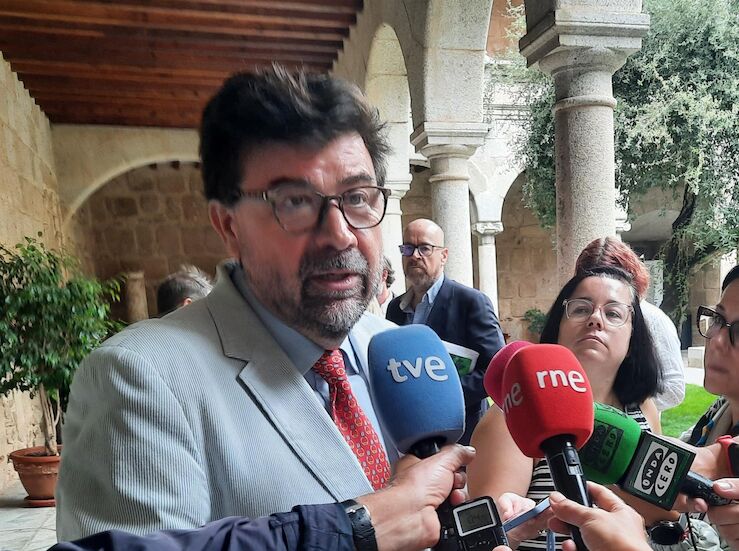 La CREEX valora con prudencia la regularizacin de inmigrantes