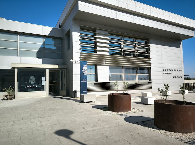 Cuatro detenidos al estar implicados en robo violento con armas en un comercio de Mrida