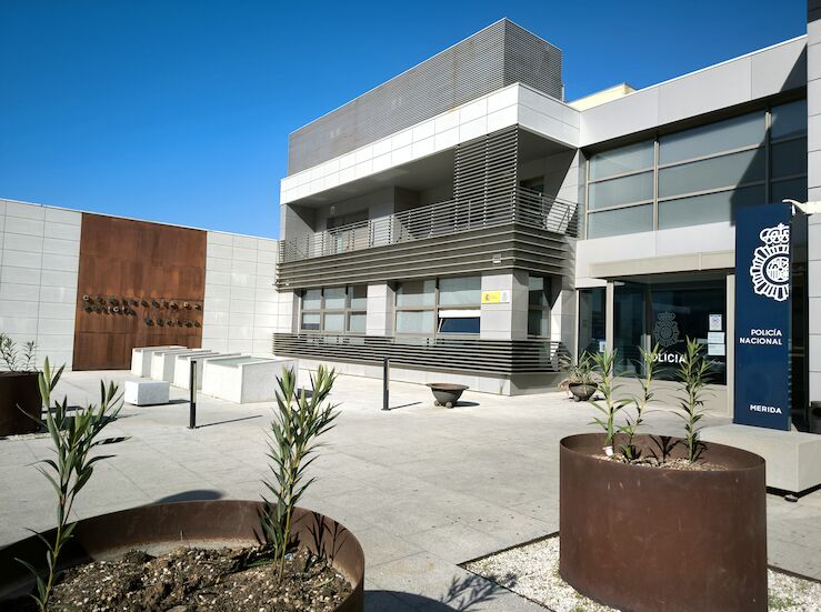 Detenido el autor de cinco robos con fuerza en establecimientos de Mrida