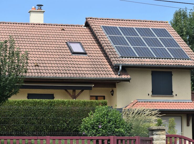 Instalar placas solares en tu tejado en Extremadura cunto puedes ahorrar en la factura 