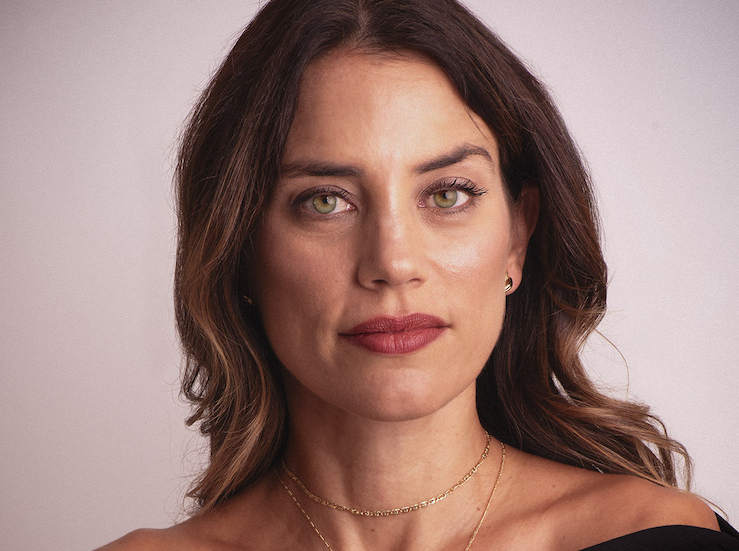 Las medallas de oro religiosas que conquistan la moda actual