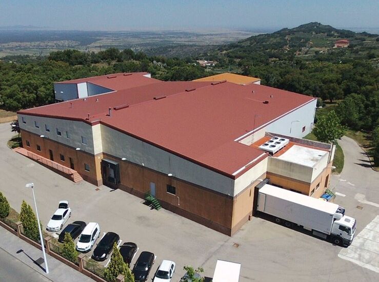 Junta apoyar con 2 millones planta secado jamones en Granja de Torrehermosa 