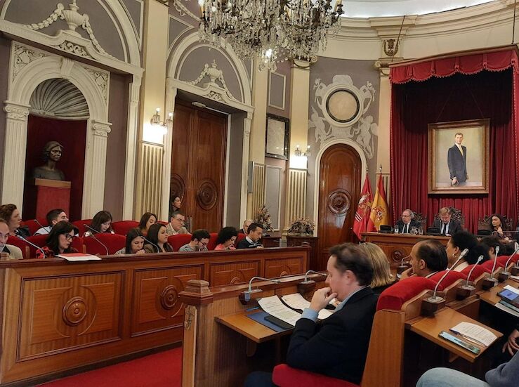 El pleno del Ayuntamiento de Badajoz aprueba varias modificaciones de su plantilla