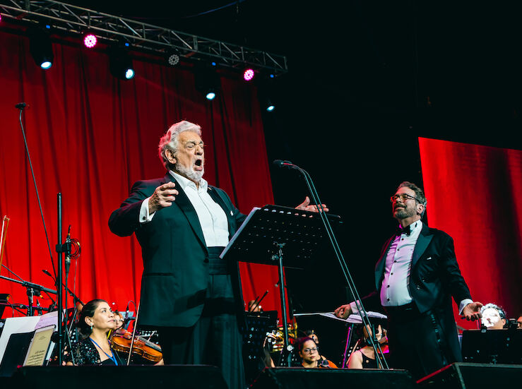Entre continentes Plcido Domingo une culturas y regresa a sus races Latinoamericanas