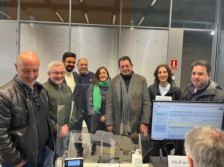 Sindicatos registran ms de 8000 firmas por equiparacin salarial de docentes extremeos