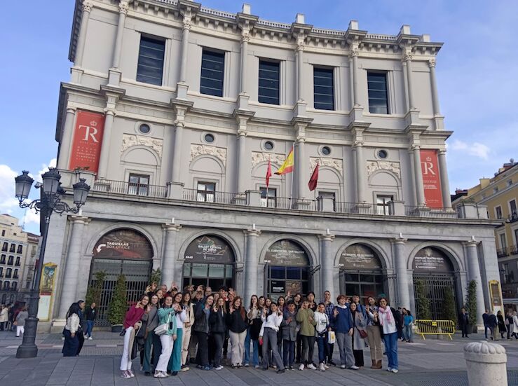 pera Joven lleva a alumnos del Conservatorio Hermanos Bravo de Don Benito al Teatro Real