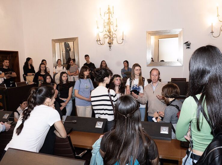 Alumnado del IES AlQzeres recorren lugares vinculados a la Memoria Democrtica 