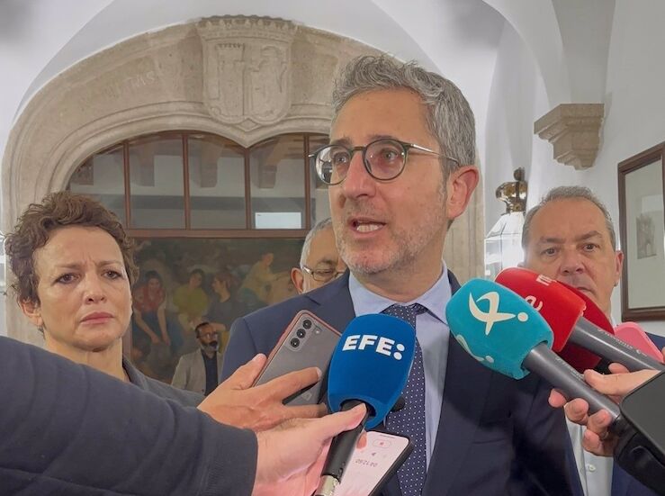 Arcadi Espaa pide solidaridad con los menores migrantes y entre CCAA