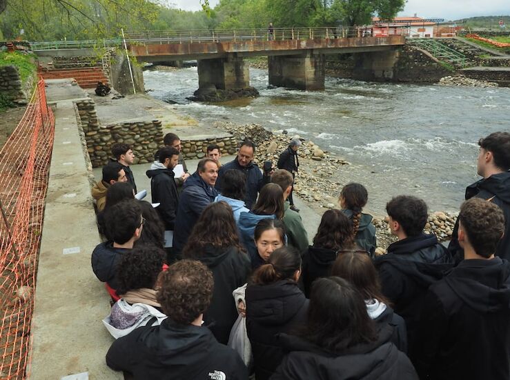 Escuela Ingenieros Montes Politcnica Madrid visitan obras zona natural bao de La Granja