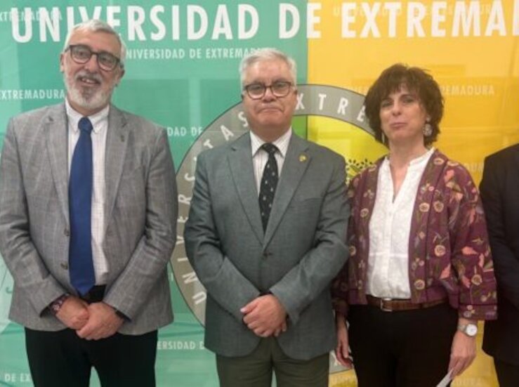 Mara Luisa Durn MartnMers toma posesin como nueva Defensora Universitaria de la UEx