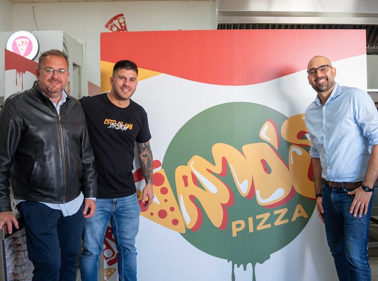 El alcalde de Mrida felicita a los propietarios de la empresa El Templo de los Arroces