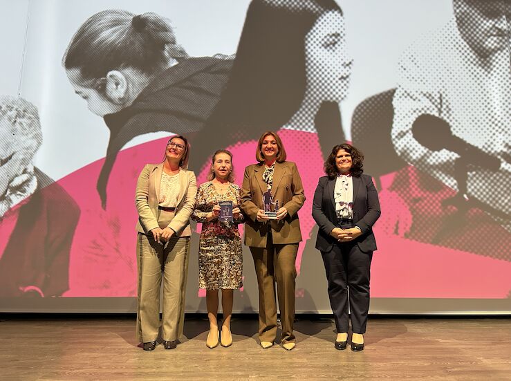 La Universidad de Granada premia programas educativos intergeneracionales de Extremadura