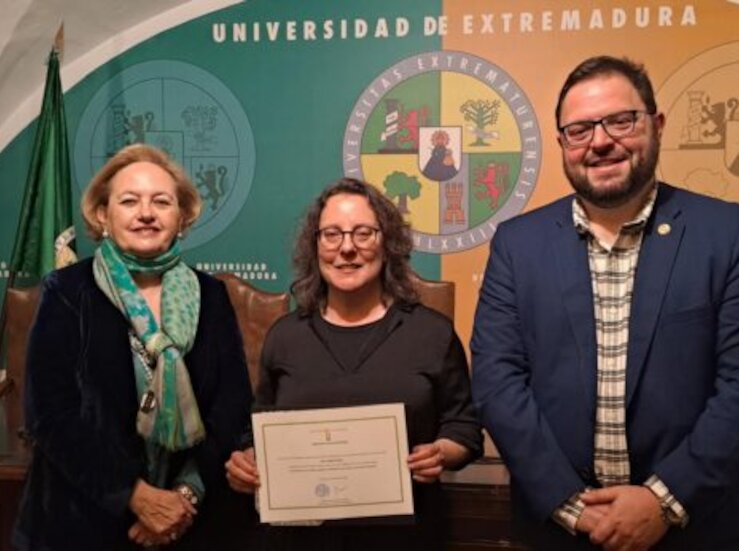 Elena Galad Premio Aula de Flamenco de UEx y diputaciones al mejor trabajo fin de grado