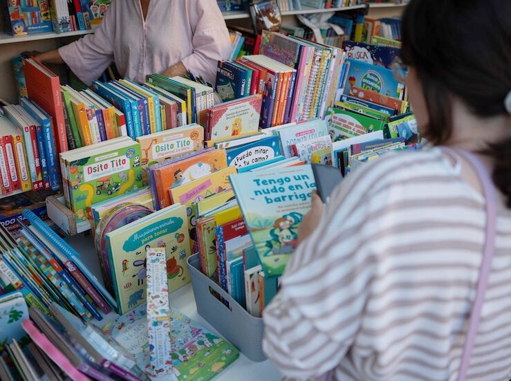 Jess Carrasco Elvira Lindo y Boticaria Garca en Feria del Libro este fin de semana