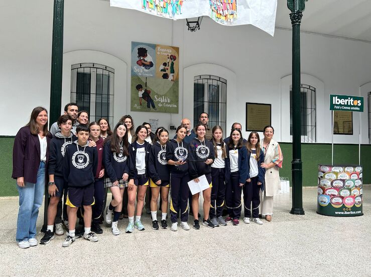 GC Ayuda reconoce al Colegio Claret de Don Benito por compromiso contra acoso escolar