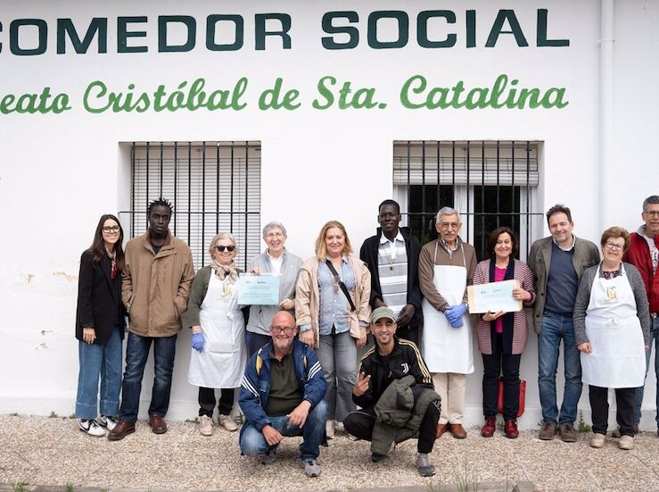 Amigos Biblioteca Juan Pablo Forner dona ms de 600 euros al comedor Padre Cristbal