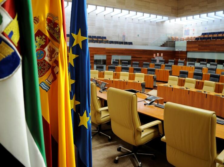 La Asamblea de Extremadura lamenta el fallecimiento del exdiputado Vicente Herrera Silva