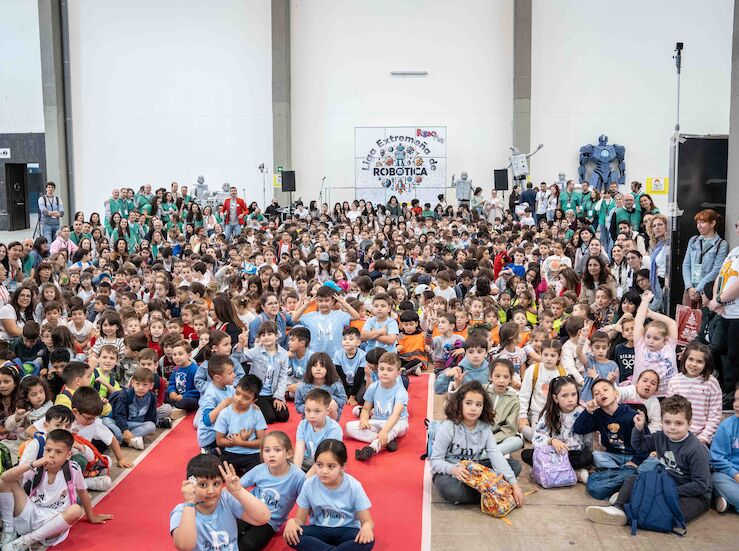 Ms de 750 alumnos participan en Mrida en jornada sobre la robtica y la impresin en 3D