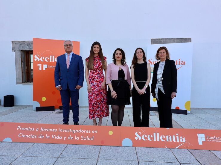 Elena Lavado Irene Snchez y Federica Marinaro Premio Scellentia Jvenes Investigadores