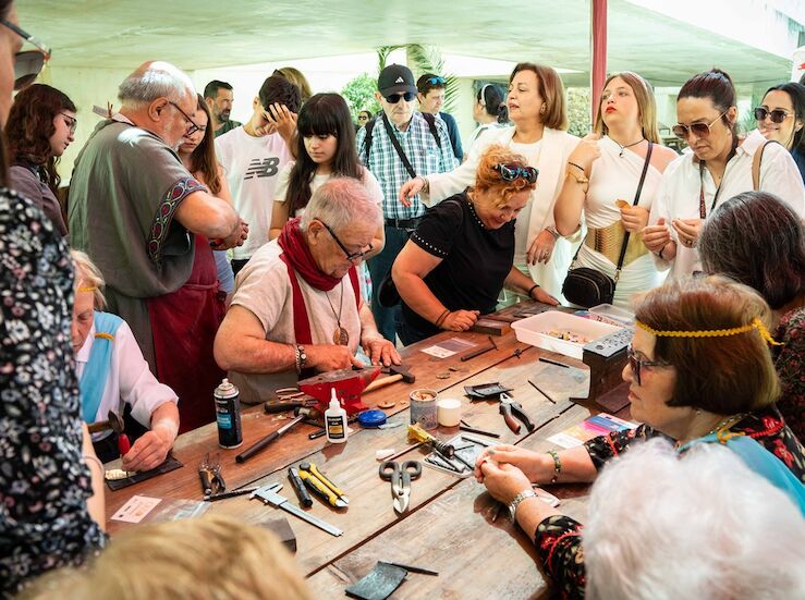 El programa Crisol organiza un taller de broches y fbulas en Emerita Lvdica 