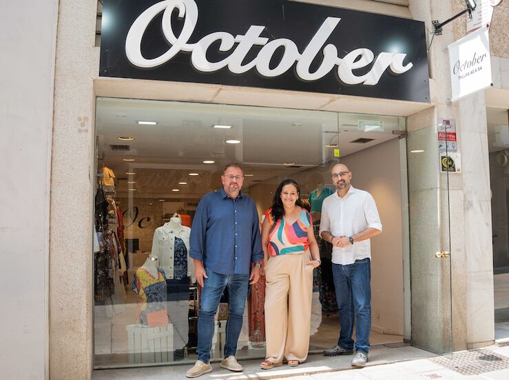 Osuna visita la tienda October en Mrida tras estrenar nueva ubicacin en Moreno de Vargas