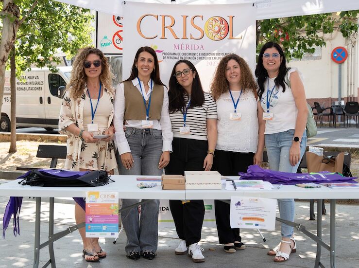 El programa Crisol de Mrida difunde sus actividades y servicios en San Albn