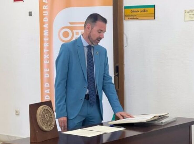 Daniel Martn Pena vuelve a asumir Decanato Facultad CC Documentacin y Comunicacin UEx