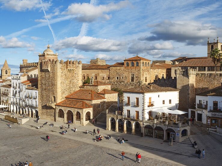 Literatura msica y patrimonio documental componen la oferta cultural de Cceres 