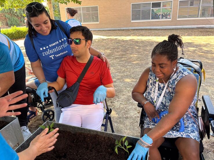 Voluntarios Telefnica y Aspace Badajoz organizan talleres para personas con discapacidad
