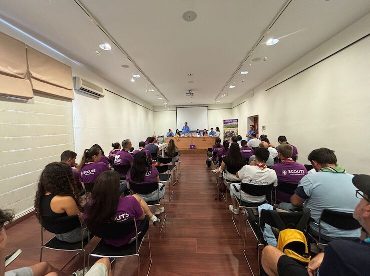 La directora general del IJEX inaugura la asamblea regional de ASDEScouts de Extremadura