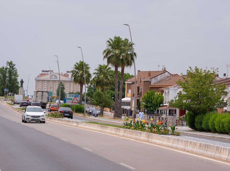 Finalizan las obras en la mediana de la avenida Reina Sofa de Mrida