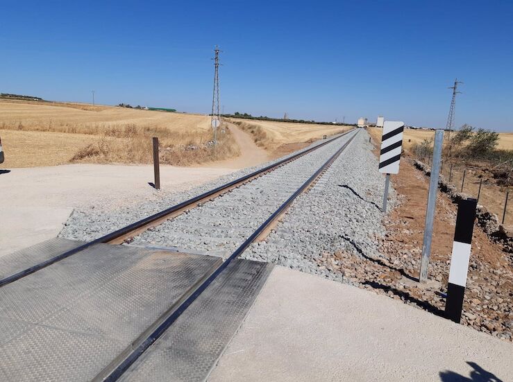 ADIF licita la mejora de la proteccin de nueve pasos a nivel en la provincia de Badajoz