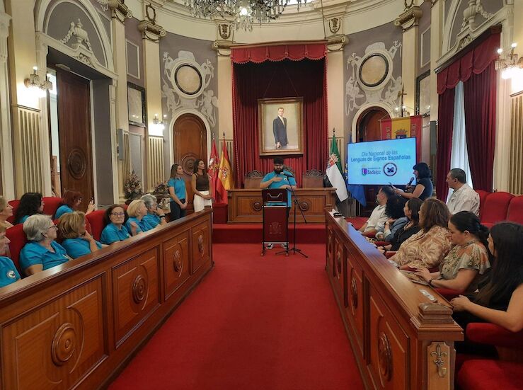 Ayuntamiento Badajoz y Aspesoba celebran Da Nacional de las Lenguas de Signos Espaolas