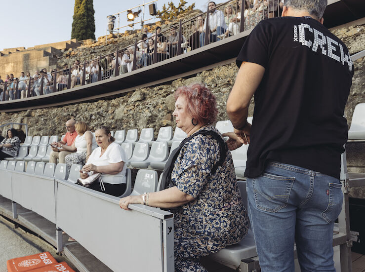 Cien personas con discapacidad auditiva disfrutan del StoneMusic Festival de Mrida