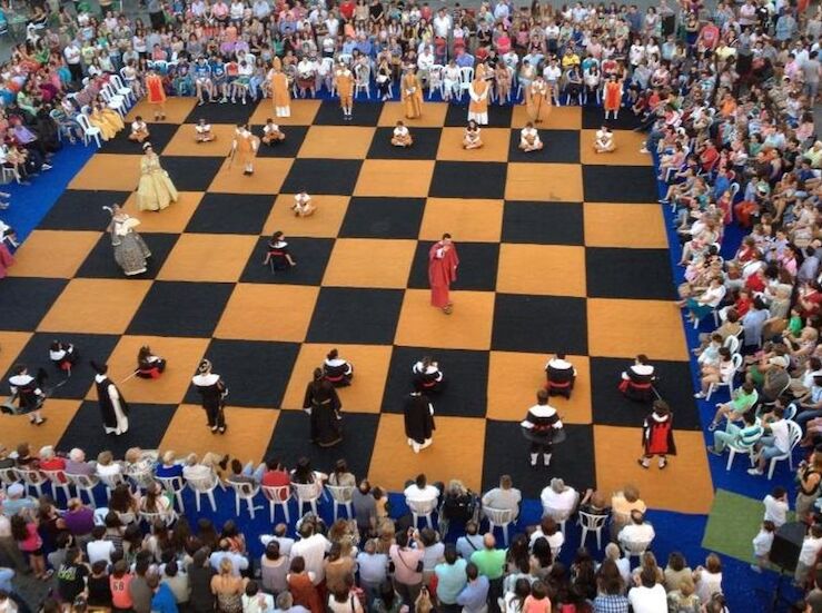 La festividad De la Luna al Fuego comienza con el auto inaugural en Zafra