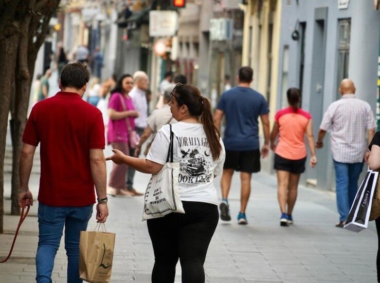 El centro de Badajoz contar con iluminacin decoracin farolas o macetas colgantes