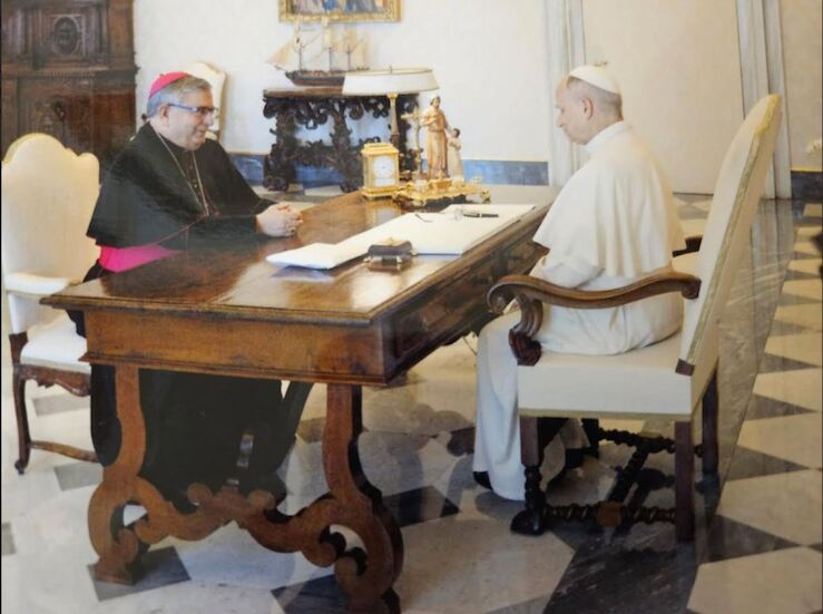 Arzobispo MridaBadajoz primer obispo espaol recibido en audiencia privada por el Papa 