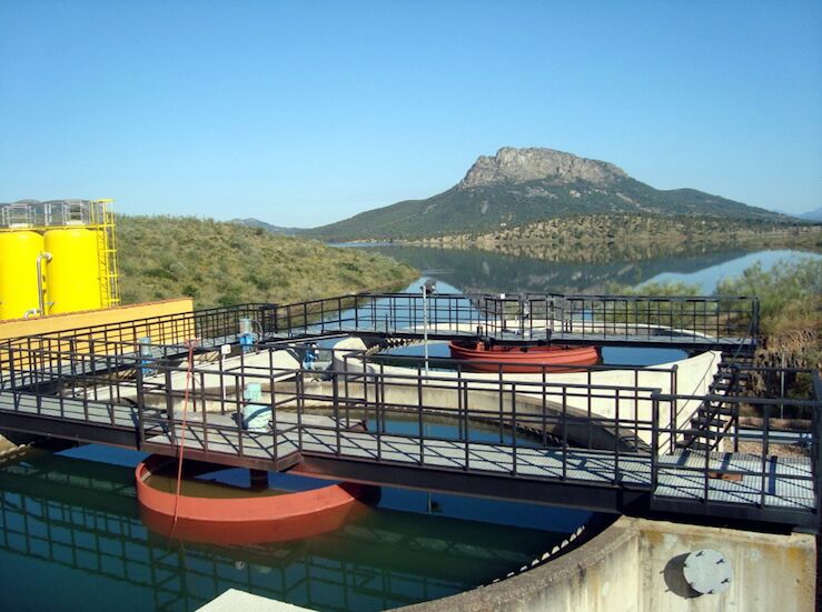 Promedio opera abastecimiento agua bajo nuevos contratos en 42 municipios pacenses