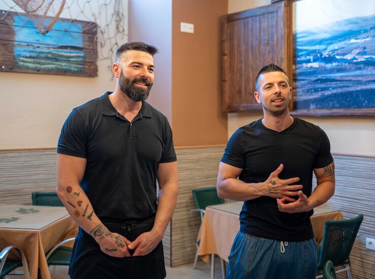 Dos hermanos de La Zarza abren el Bar Los Pajares en la Zona Sur de Mrida