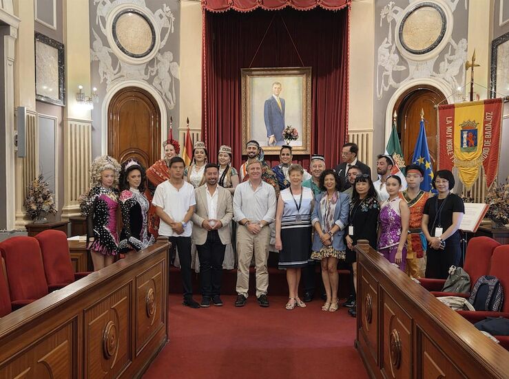 Badajoz recibe a grupos participantes en Festival Folklrico Internacional de Extremadura