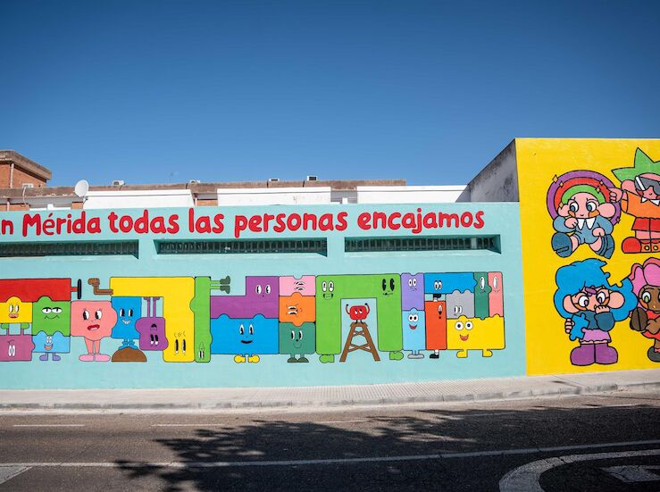 Fachada del CEE Emrita Augusta luce el mural En Mrida todas las personas encajamos