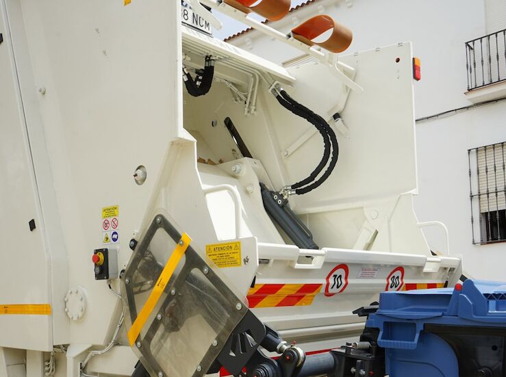 Nuevo camin refuerza la recogida del papel y cartn en 11 municipios pacenses