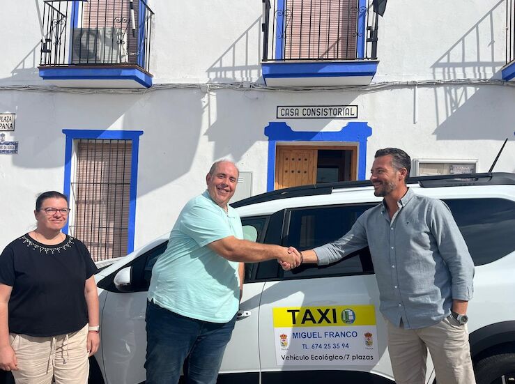 Tliga incorpora nuevo servicio pblico de taxi que incluye desfibrilador semiautomtico