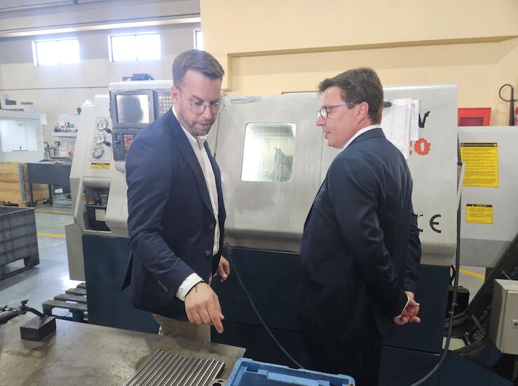 Santamara destaca el crecimiento y evolucin de ZAME Mecanizados en Zafra  